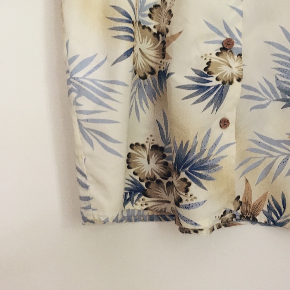 SOLD Aloha Floral Top - Picture 3 of 4